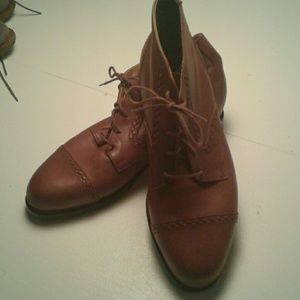 Buffalino wing tip boots